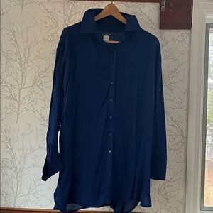 VENUS Navy Long-Sleeve Button-Up Blouse